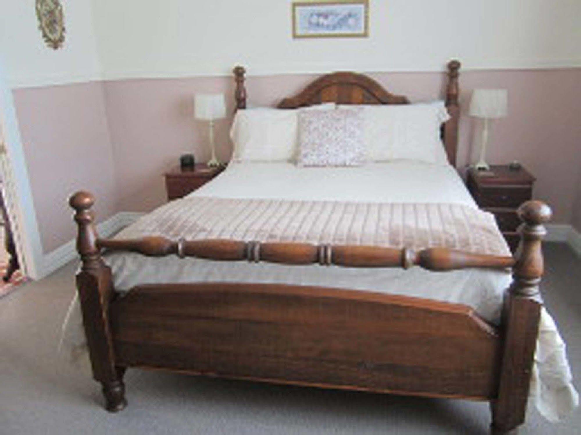 ハオンビル Walton House Bed & Breakfast エクステリア 写真