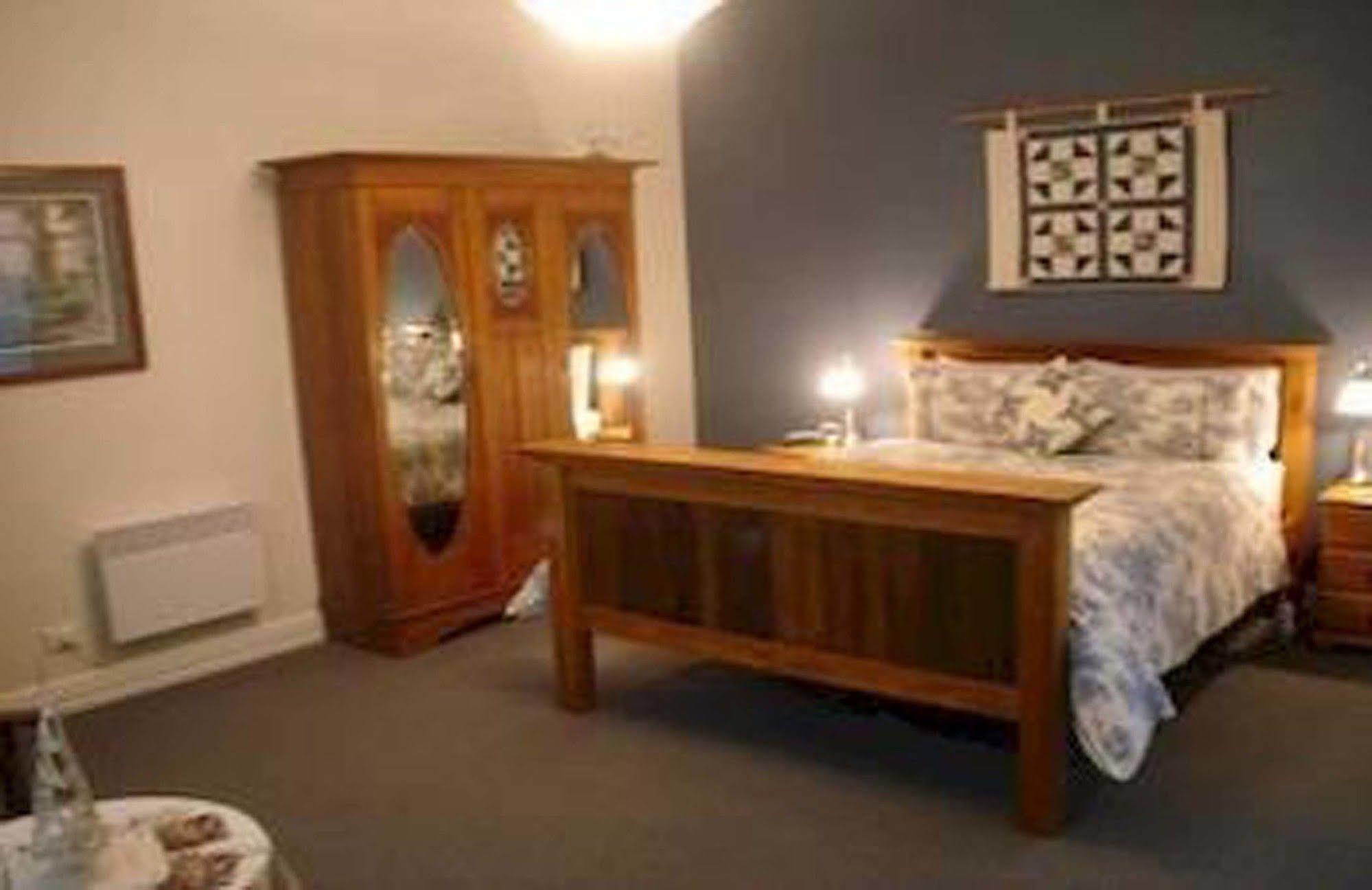 ハオンビル Walton House Bed & Breakfast エクステリア 写真