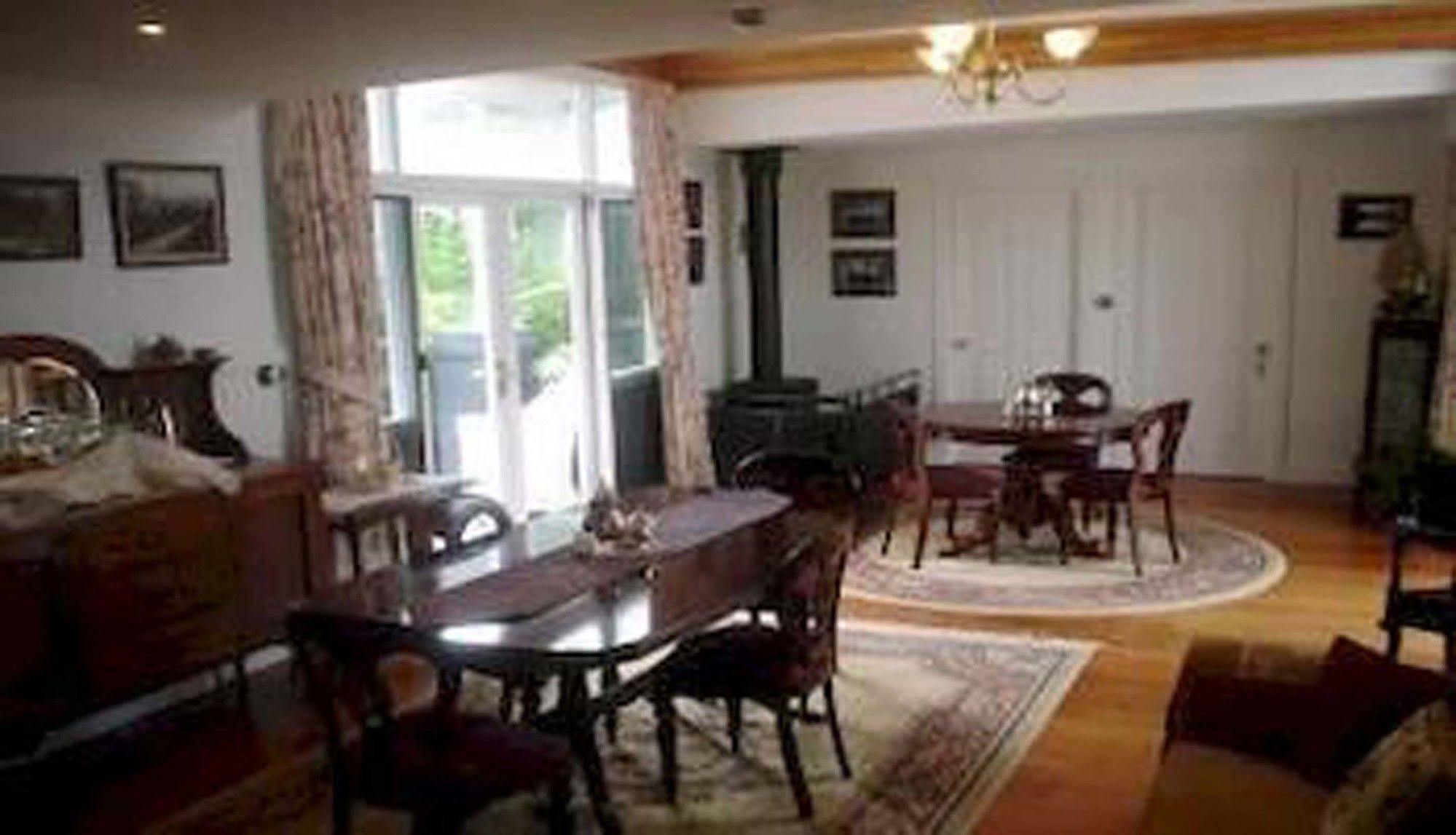ハオンビル Walton House Bed & Breakfast エクステリア 写真