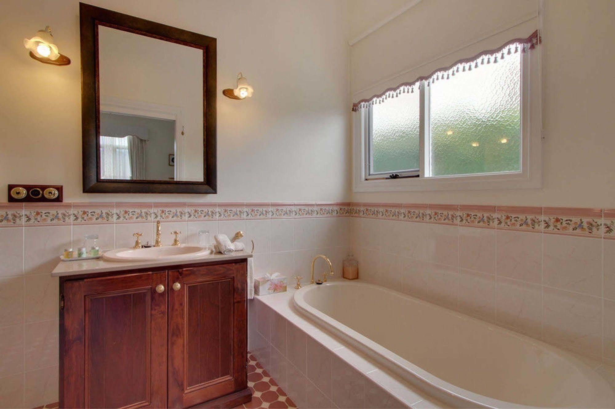 ハオンビル Walton House Bed & Breakfast エクステリア 写真