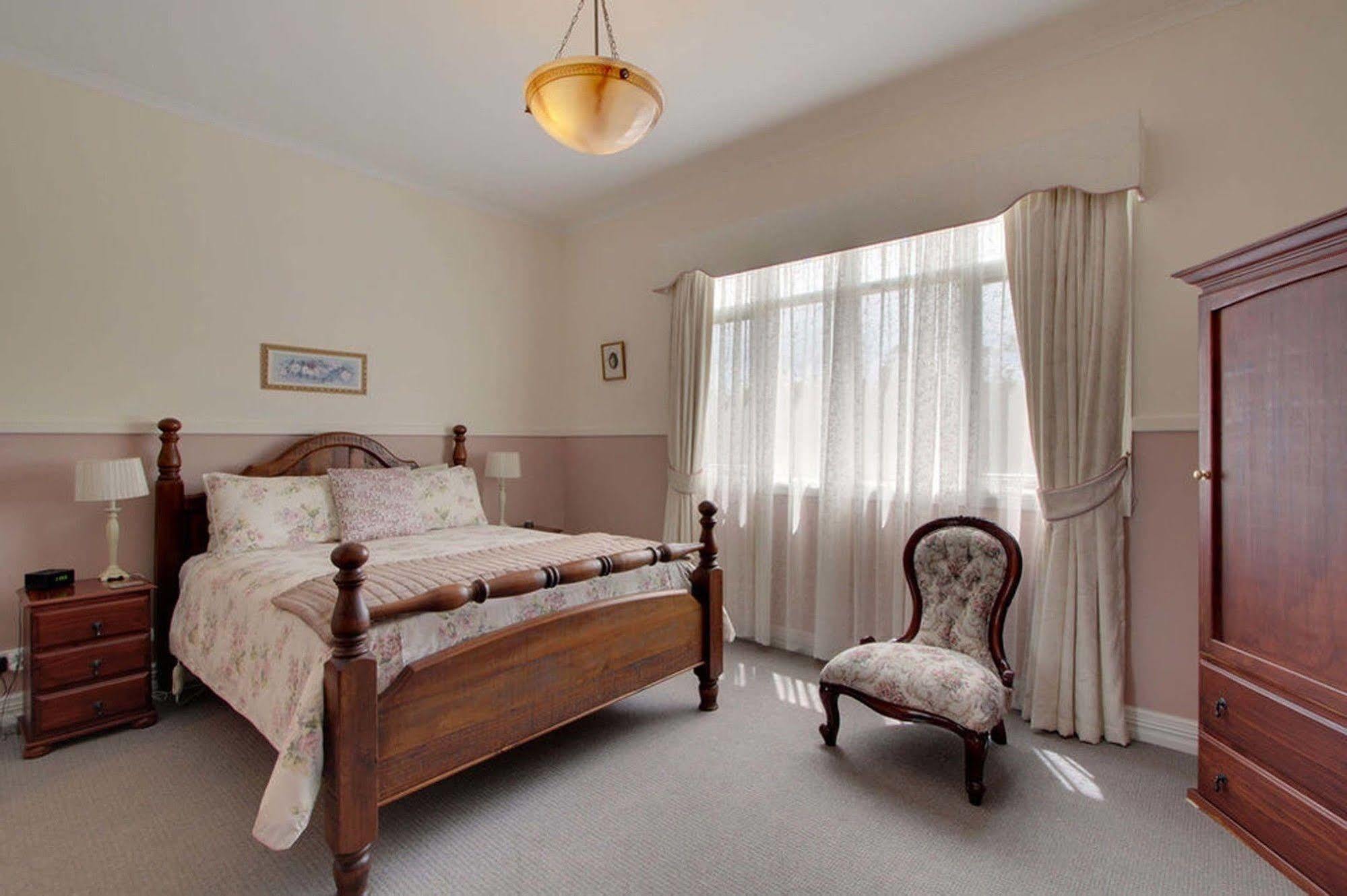 ハオンビル Walton House Bed & Breakfast エクステリア 写真