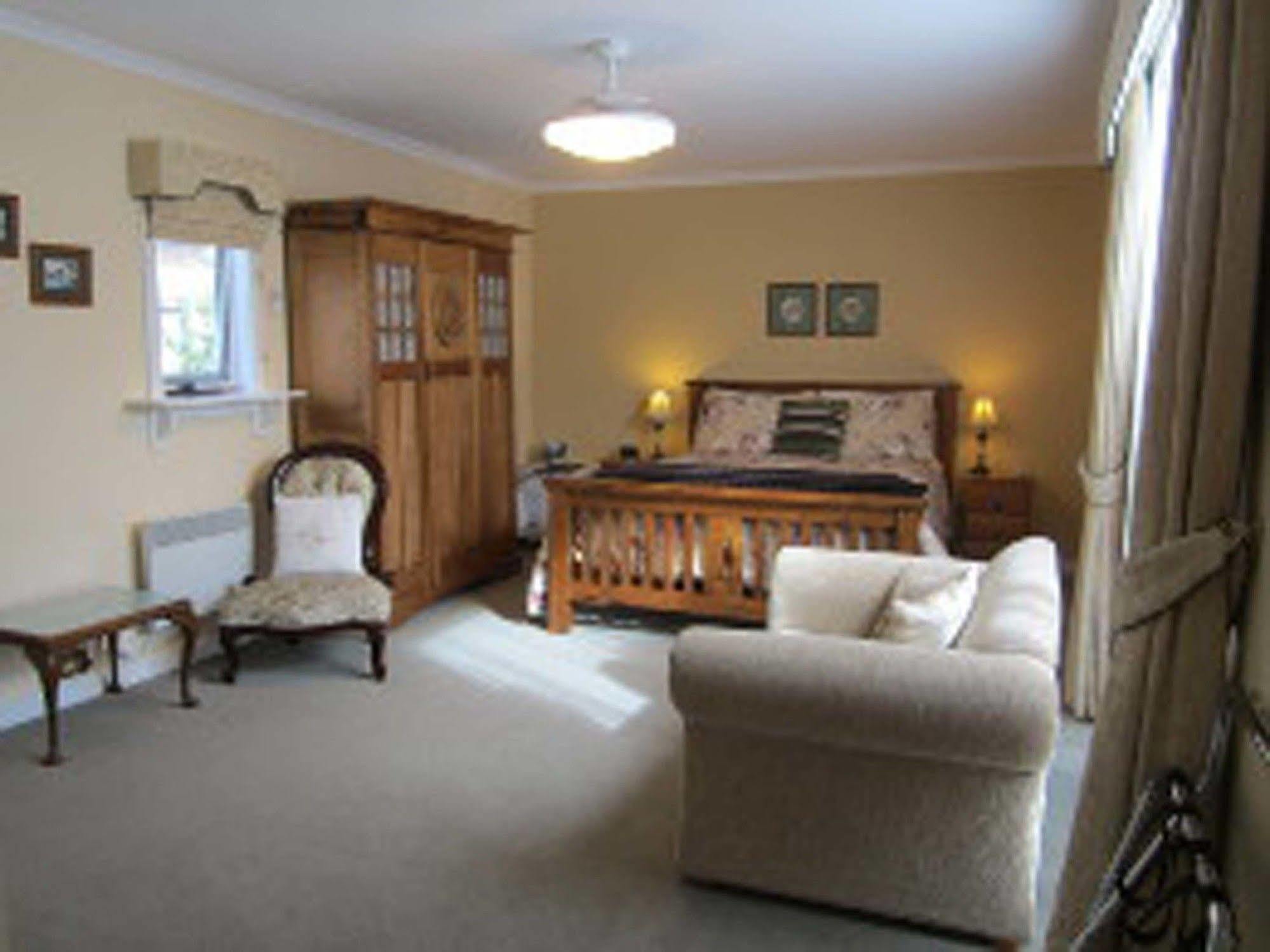 ハオンビル Walton House Bed & Breakfast エクステリア 写真